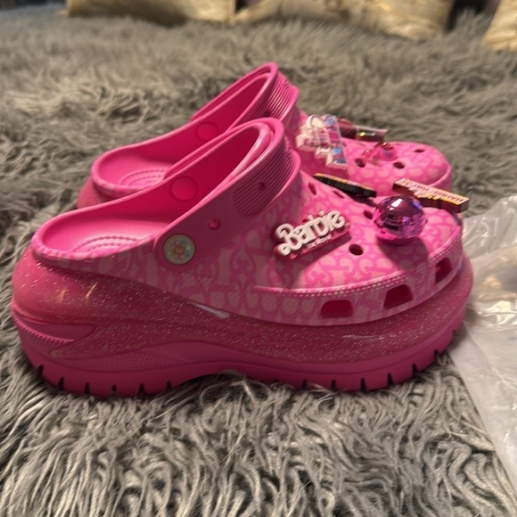 NWT Crocs Barbie The Movie Mega Crush limited edition pink platform clogs size 7 - Picture 3 of 8